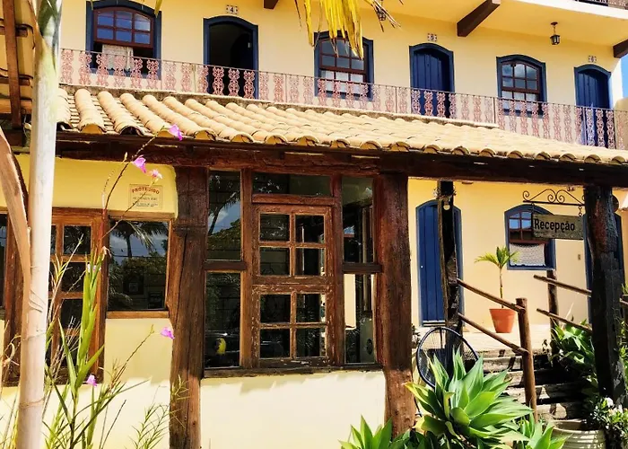 Pousada Luz do Sol, com piscina, quartos amplos e confortáveis no centro de Carrancas